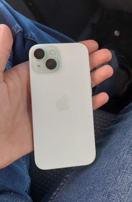 Vând sau schimb  iphone 15 fisurat