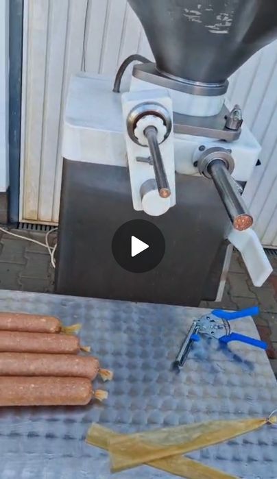 Masina de umplut carnati Sprit cu vacuum si portionare