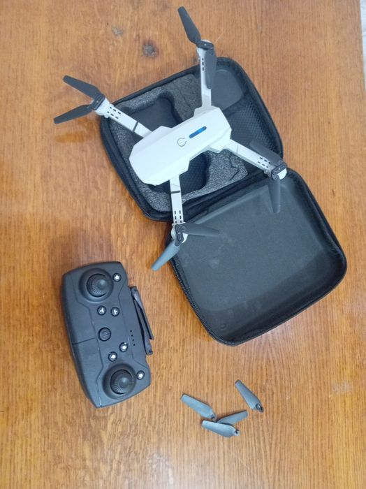 Дрон е88 с двумя камерами