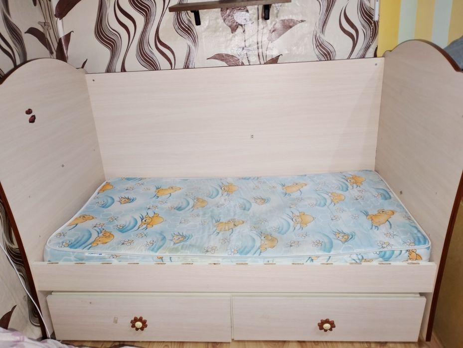 Продавам детска кошара