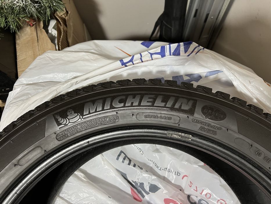 Продается Шины , 275/45/R21 ( c шипами )