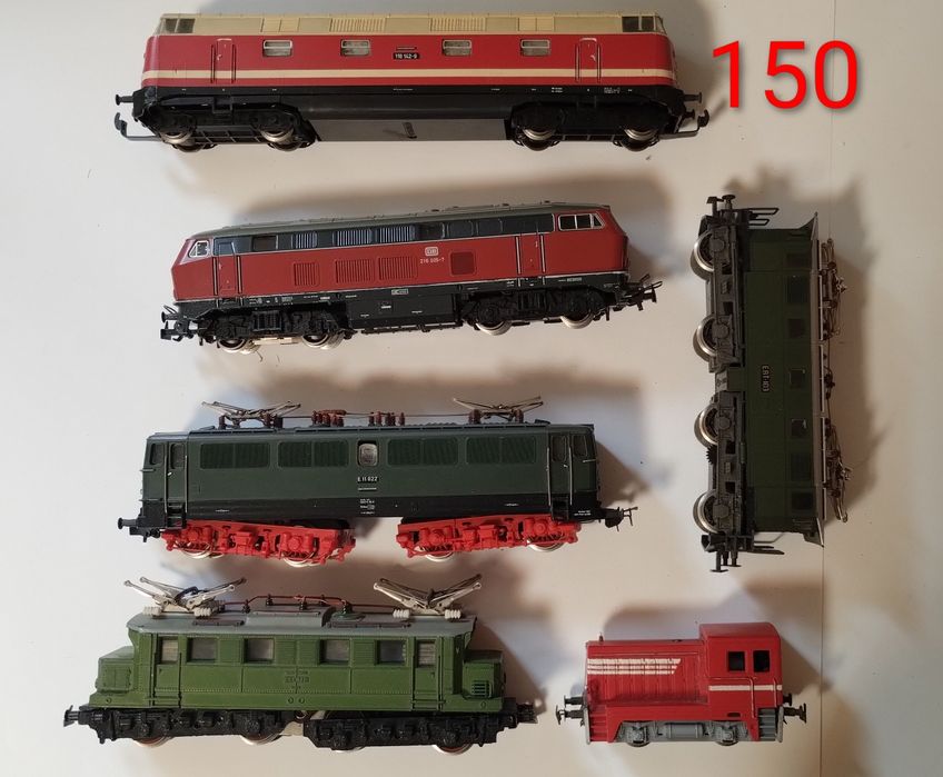 Vând colecție vagoane și locomotive la scara 1/87