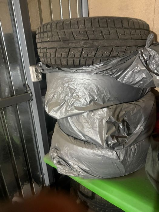 Шины зимние в хорошем состоянии Yokohama