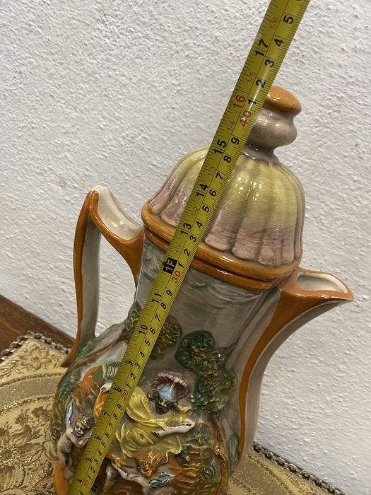 Порцеланова кана Capodimonte Италия с релефна украса