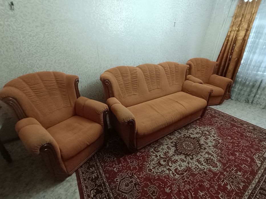 Срочно продам диван