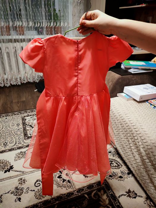 Продам платья детские б/у