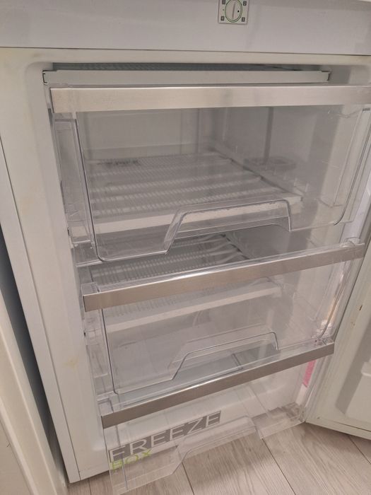 Congelator Midea, 85 l, 3 sertare, clasa E, alb