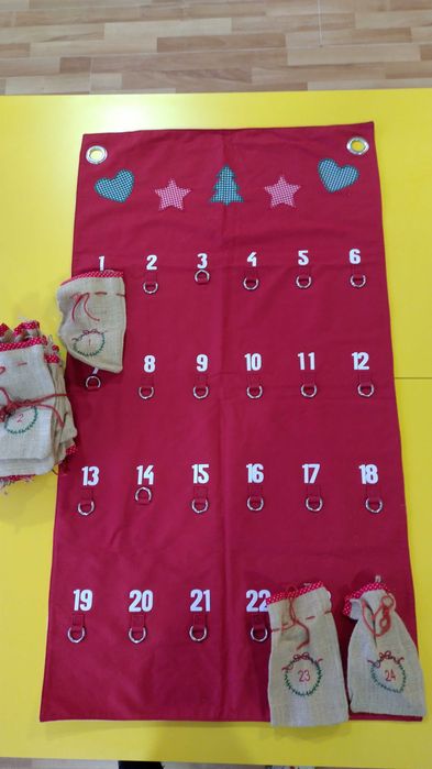 Адвент календар от плат за стена