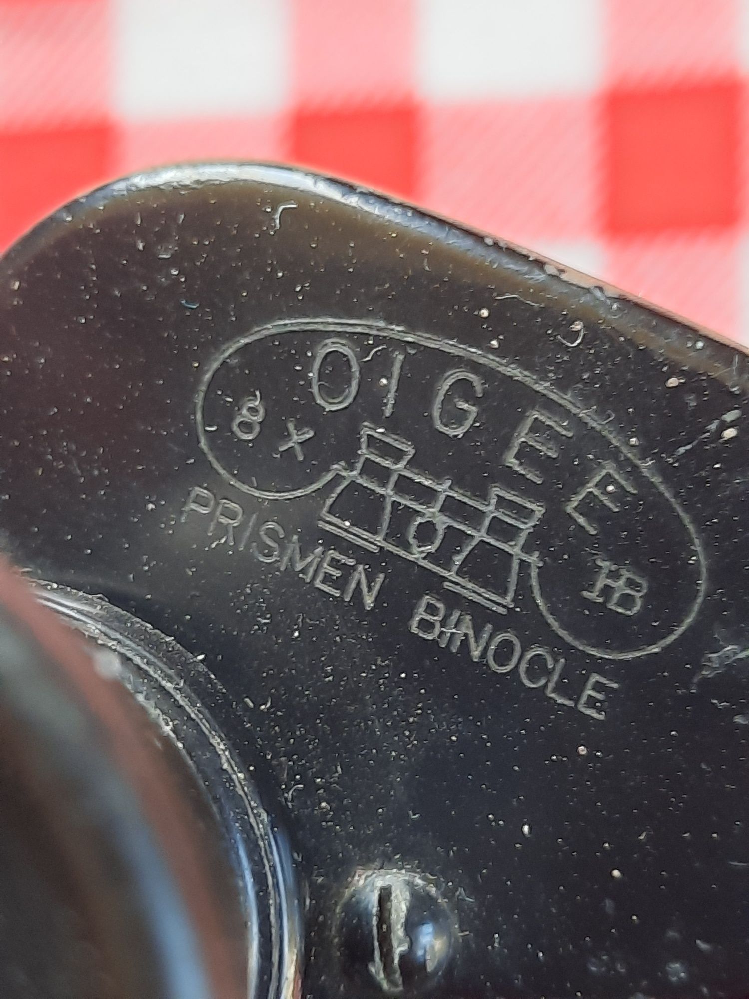 Vând binoclu foarte vechi marca Oigee 8x25