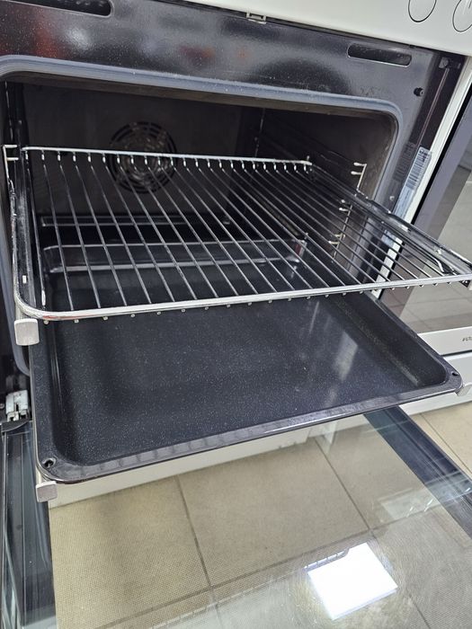 Black Friday Свободностояща печка Voss Electrolux  ELK 13030 HV