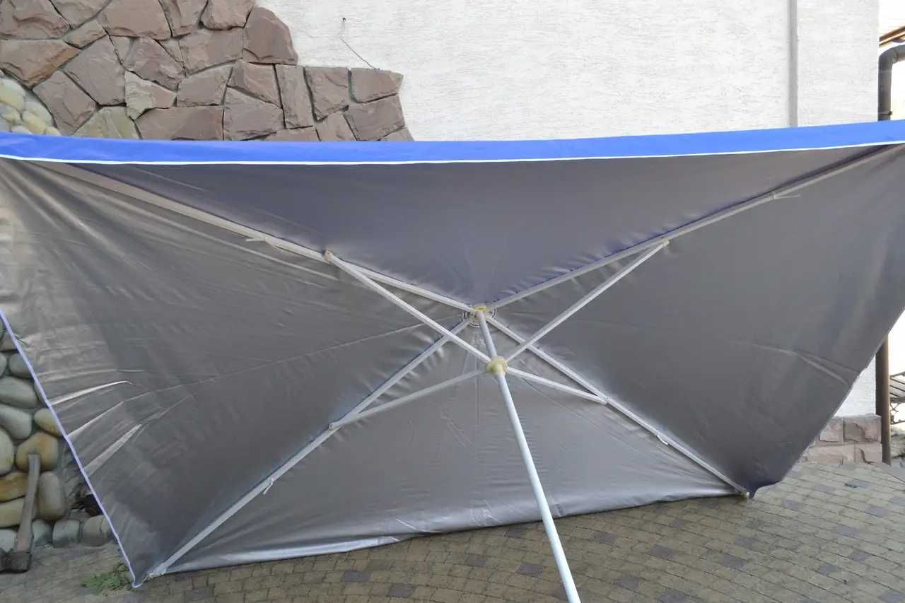 Пляж, рынок стальной с зонтиками.