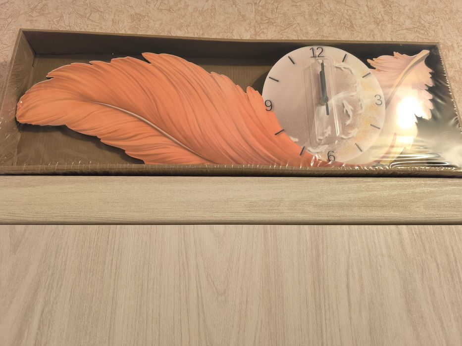 Стенен часовник нов