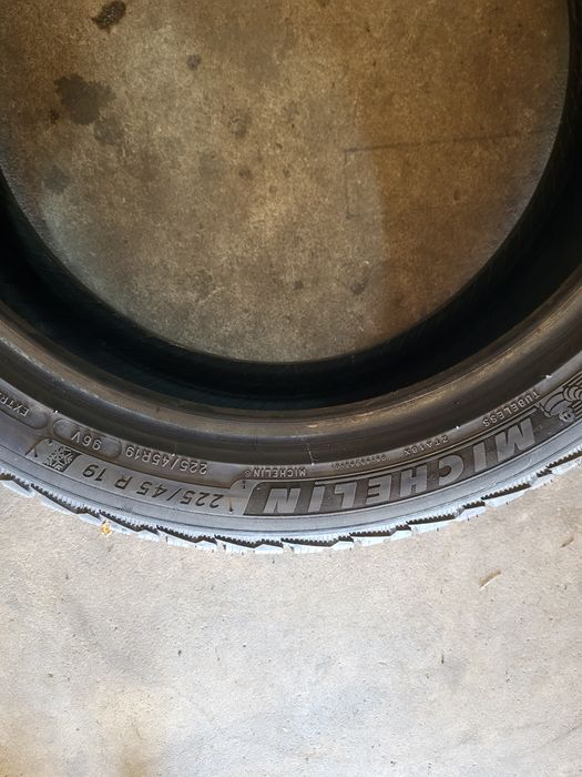 2 anvelope 225 45 R 19 Michelin iarna