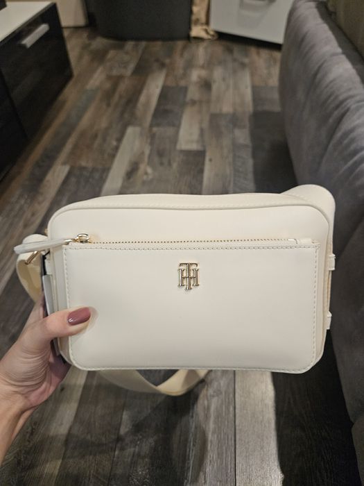 НОВА чанта Tommy Hilfiger