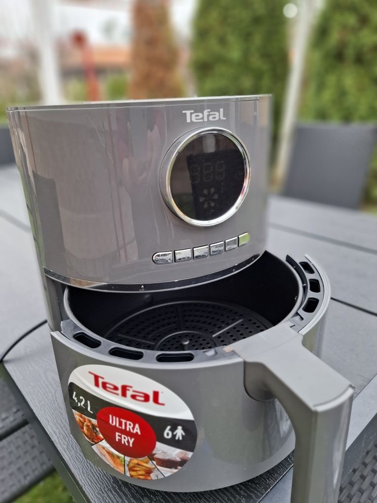 Фриктюрник с горещ въздух TEFAL Ultra Fry Digital EY111B15