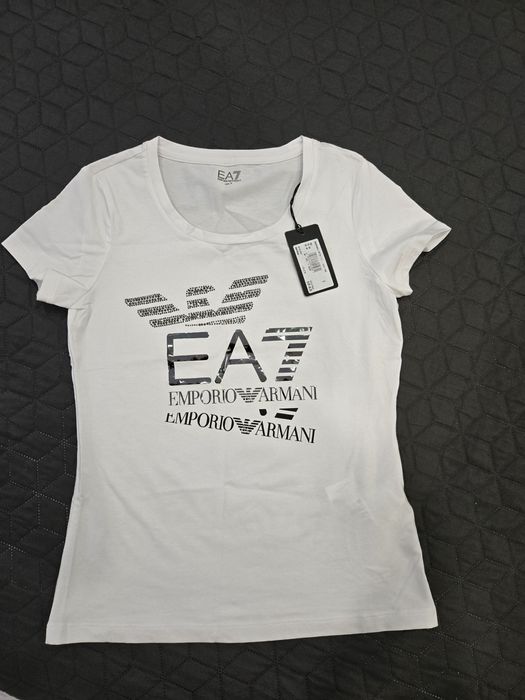 Ново! Emporio Armani! Оригинална дамска тениска!