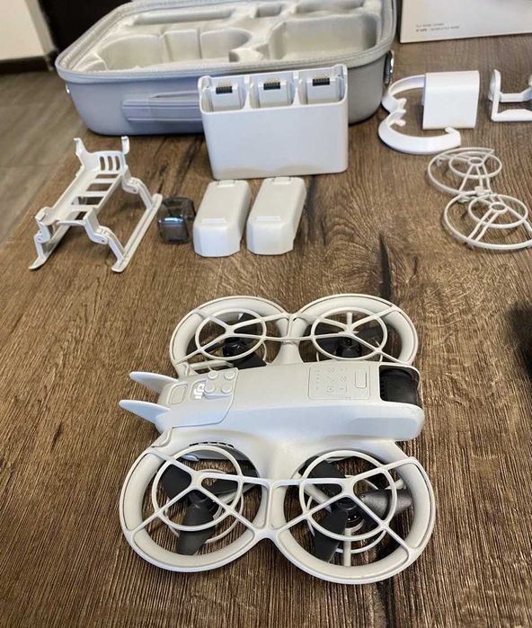 DJI Neo селфи-дрон