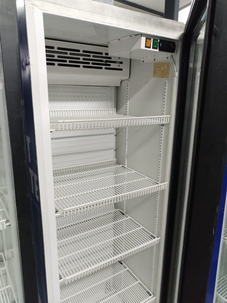 Vitrine frigorifice model mediu frigider