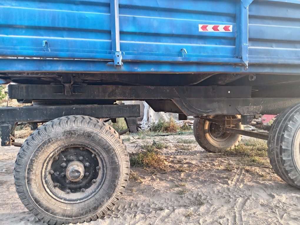 Traktor tirkama sotiladi