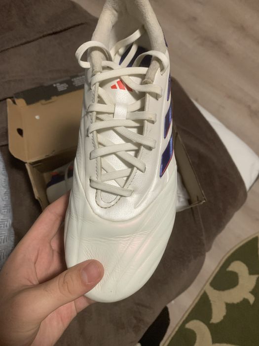 Ghete de fotbal marimea 42