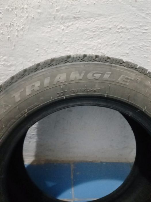 Продам зимние шины 2 шт (пара)