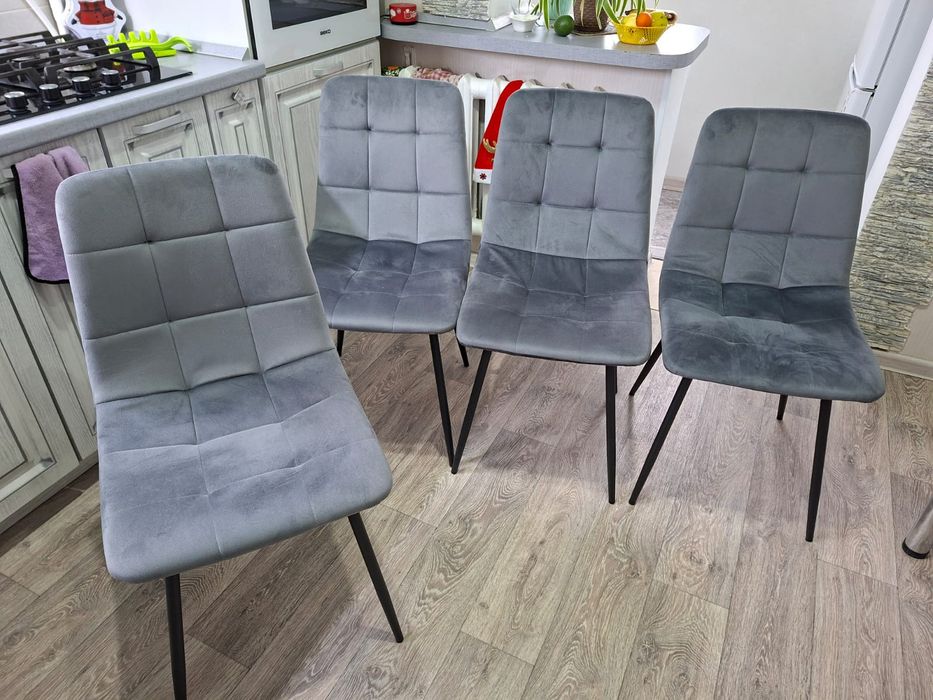 Продам стулья новые