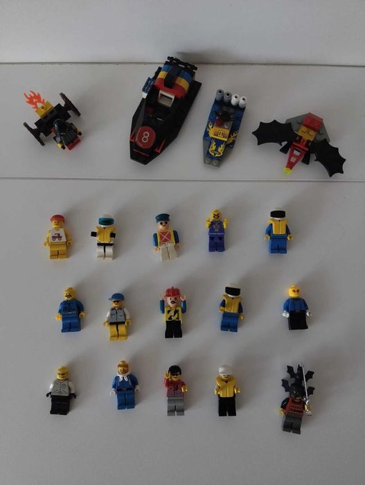 Лот LEGO мини фигурки, 16 броя с 4 превозни средства