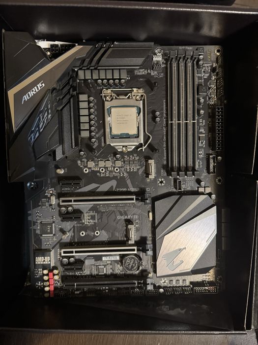 Set I9-9900KF + Z390 Aorus Pro + 16GB DDR4 Gskill