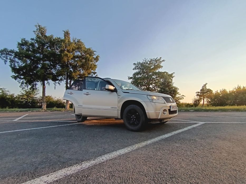 Vând Suzuki Grand Vitara 1.9 DDIS an 2006
-mașina personală,
-Stare fo