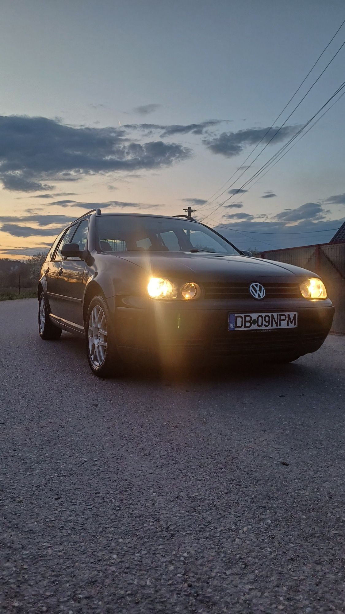 Vând Wolkswagen GOlf 4