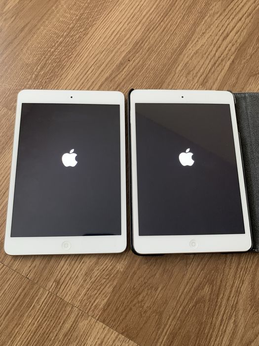 Doua iPad pentru piese .