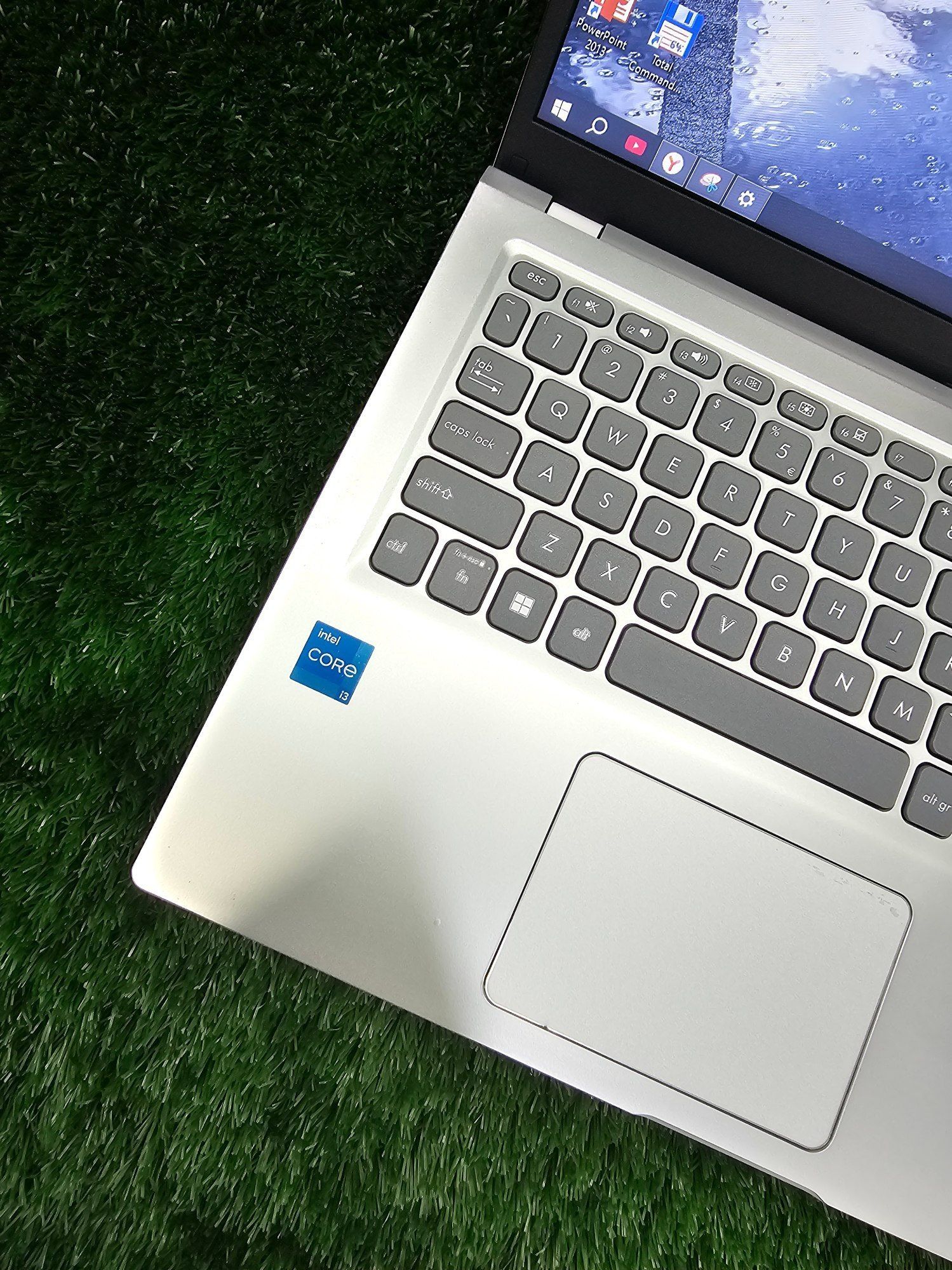 ASUSSSS Yanngidek tinniq so'ngi avlodli notebook izlaganlar uchun!