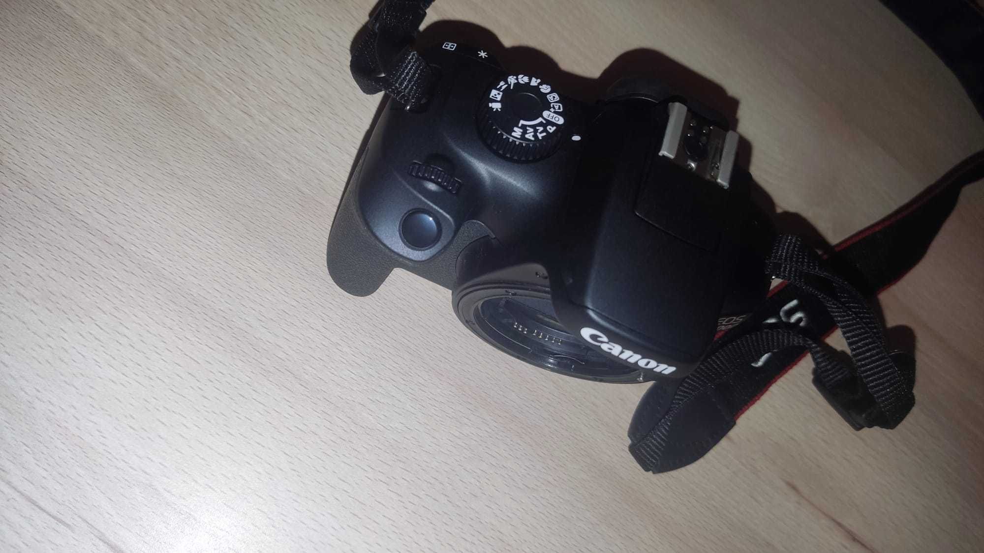 Canon EOS 4000D DSLR + Obiectiv 18-55mm | Wi-Fi | Stare foarte bună