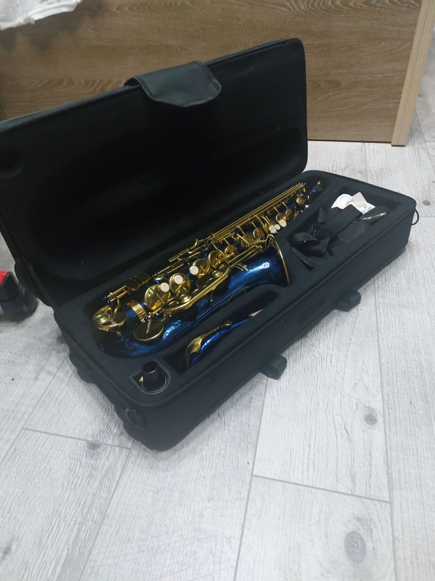 Saxsofon Karl Glaser Albastru +set 10 ancii