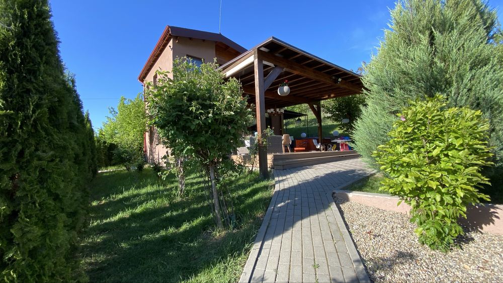 casa  plus anexe 145 mp si curte 5000 mp de inchiriat