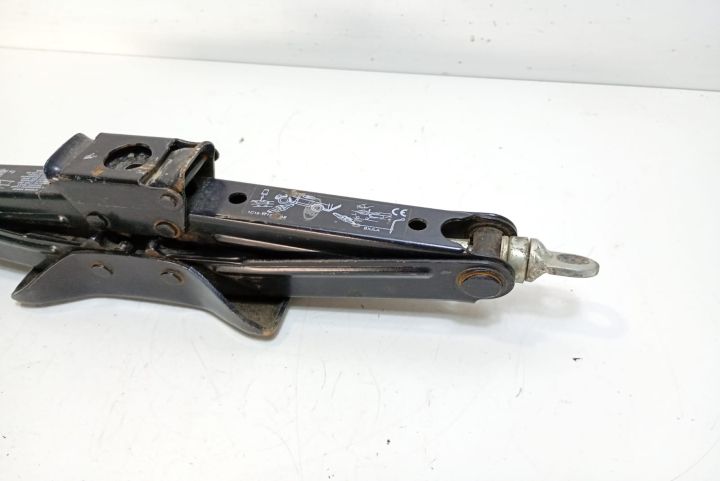 Cric Ford Transit a 3-a generatie