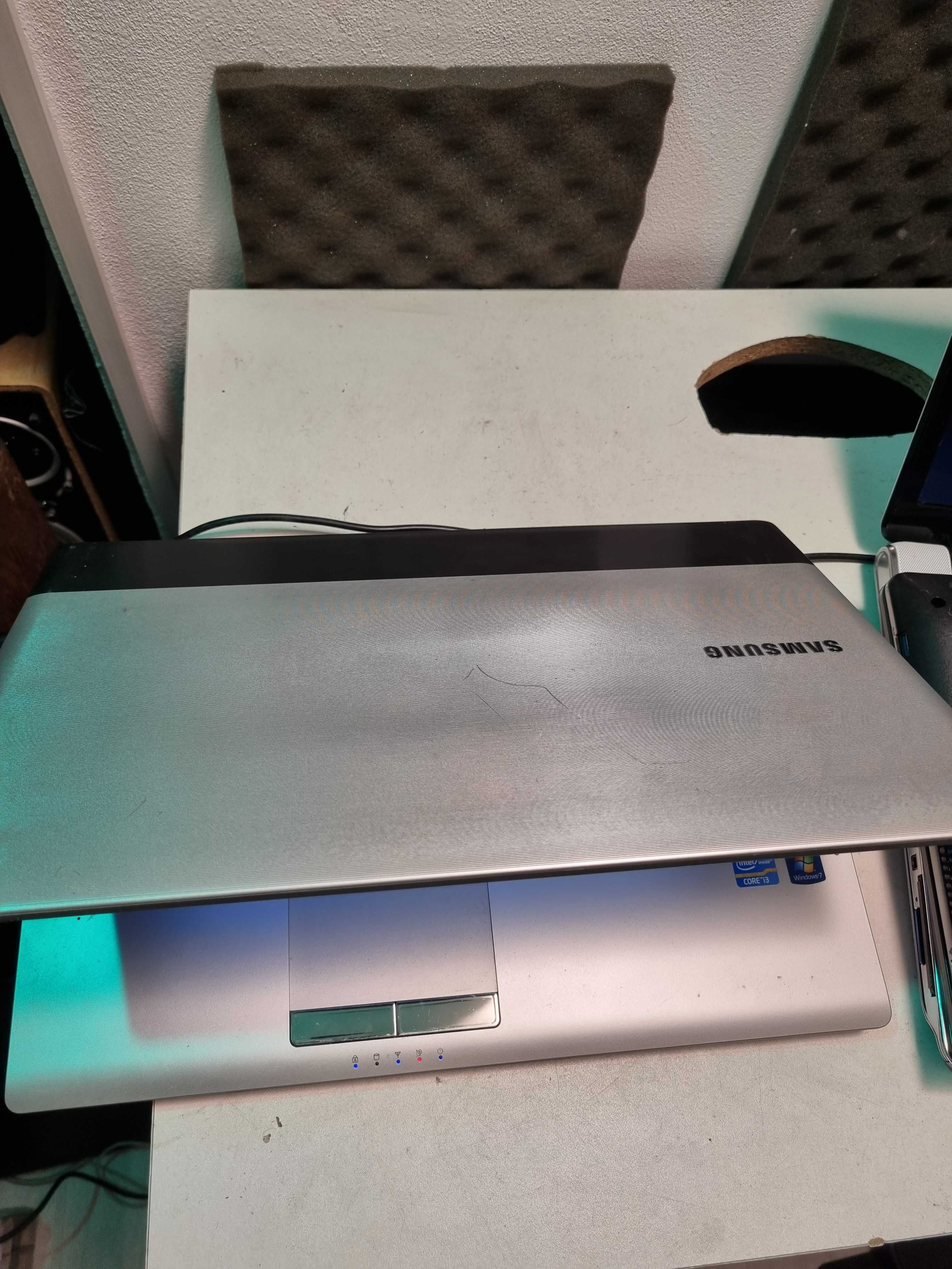 Laptop "15.6 Samsung RV520 i3 2310m