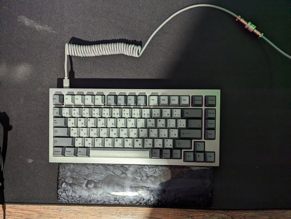 Keychron Q1 gateron pro red custom механична клавиатура