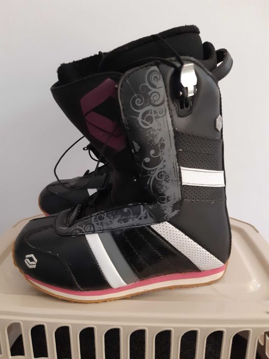 Boots snowboard marime 40 mondo 25,5 buni la 39 ca noi