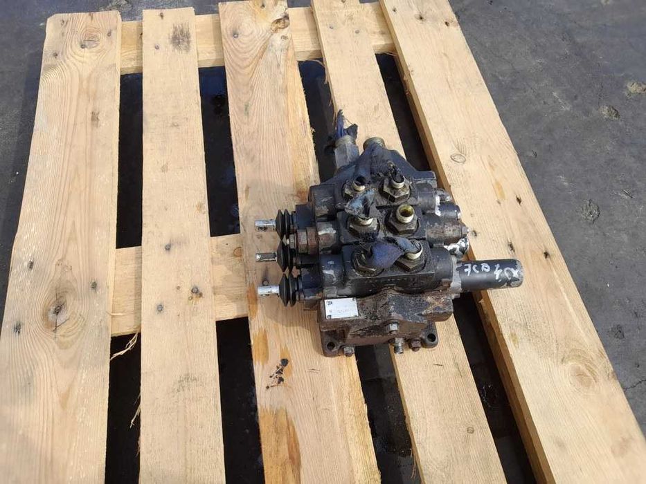 Distribuitor fata JCB 25/209900 / JC120064 buldoexcavator JCB 4CX