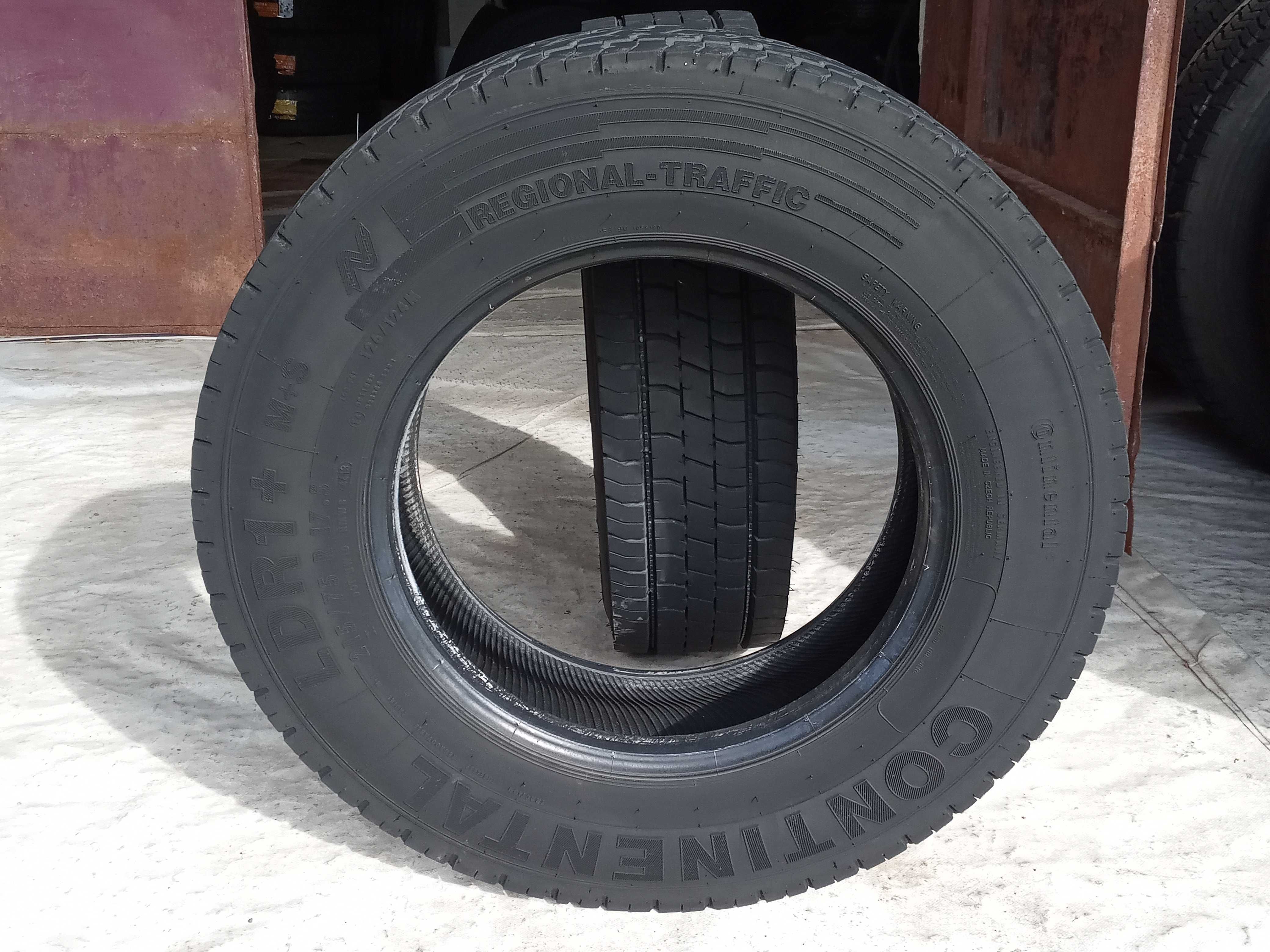 2 тежкотоварни гуми 215/75R17.5 Continental Regional LDR1+ 126/124M