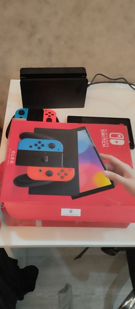 Игровая приставка Nintendo Switch (Neon Red/Neon Blue) В идеальном сос