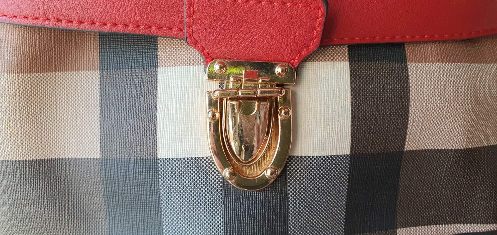 Ефектна дамска чанта Burberry принт