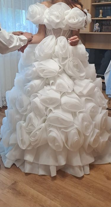 Rochie mireasa trandafiri 3d