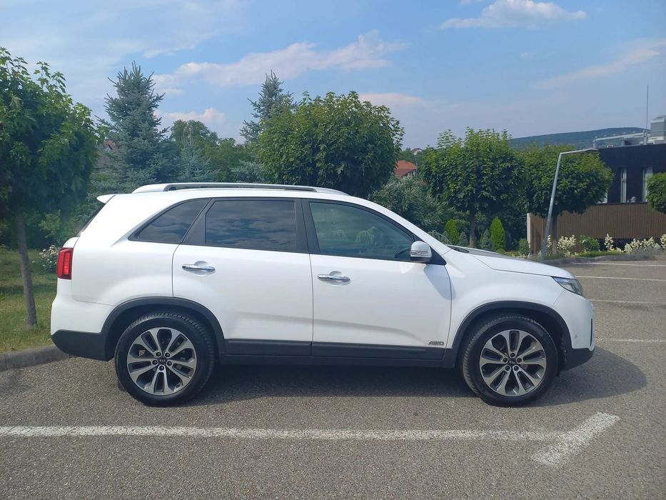 Kia Sorento Kia Sorento 2 Facelift 2014 culoare alb perlat 4x4 cu 7 locuri