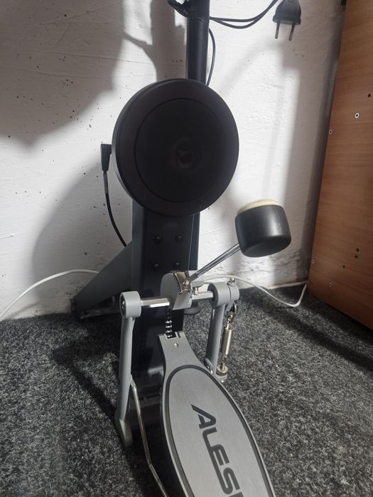 Set Tobe Electronice/Electrice Alesis Nitro Mesh Kit