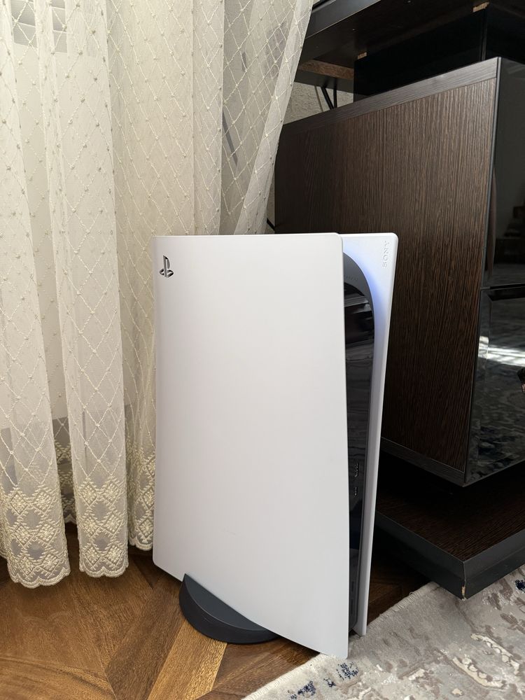 PlayStation 5 модель: CFI -1215A (Disc) с двумя джойстиками!