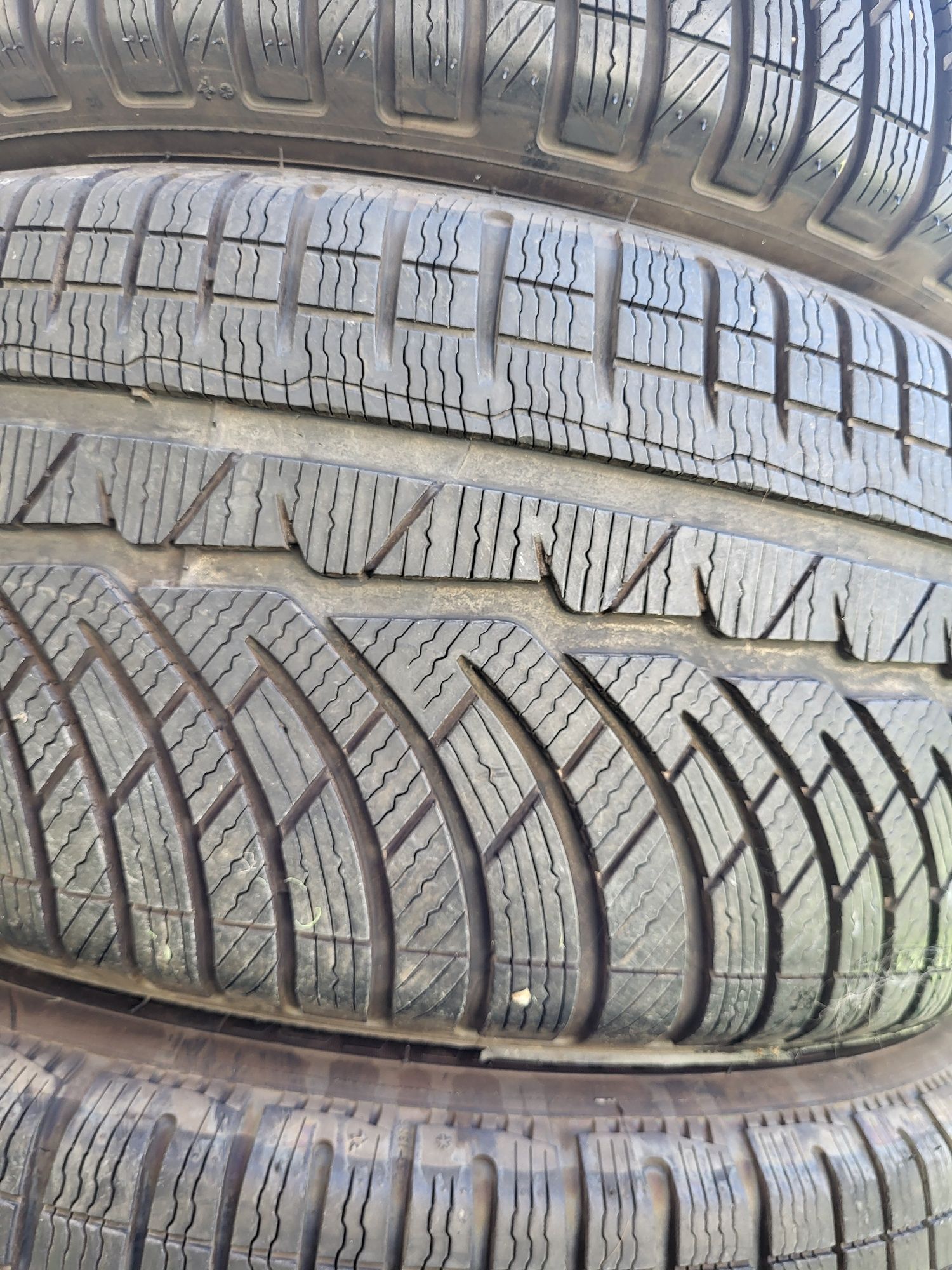 4 бр зимни 225/55/17 Michelin