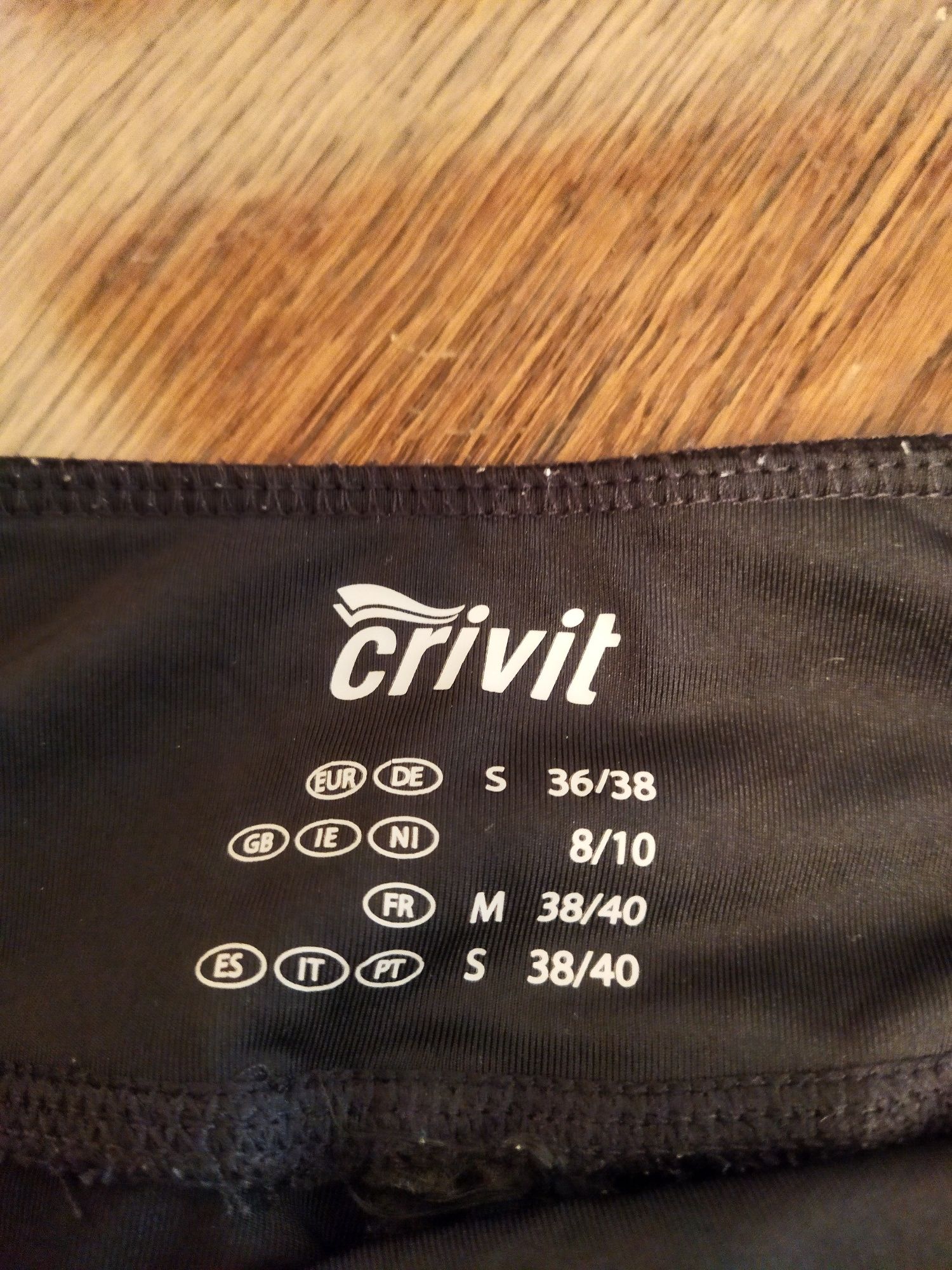 Pantalon sport pentru femei . Pret 20 lei .