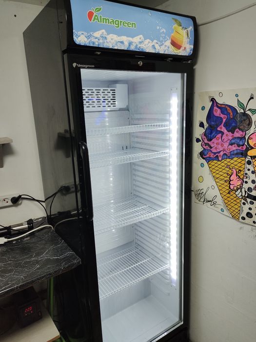 СРОЧНО!Продам ветринный холодильник almagreen